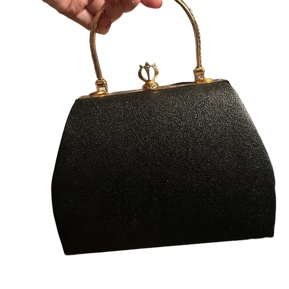 Vintage Black Clamshell Handbag with Gold Hardware - Picture 4 of 12